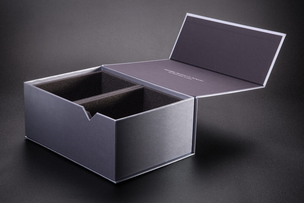 Pudełko magnetyczne typu korpus z okładką