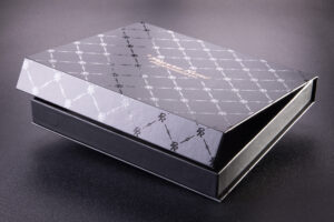 Selected vanis UV with mat foil.