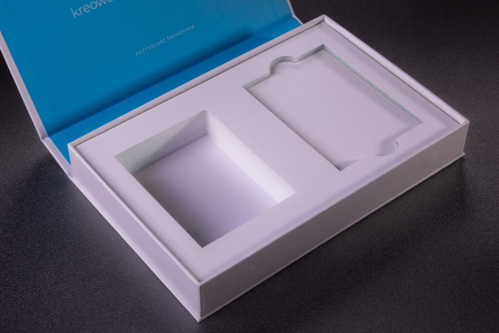 biala wkladka do pudelka e42a2605 edit