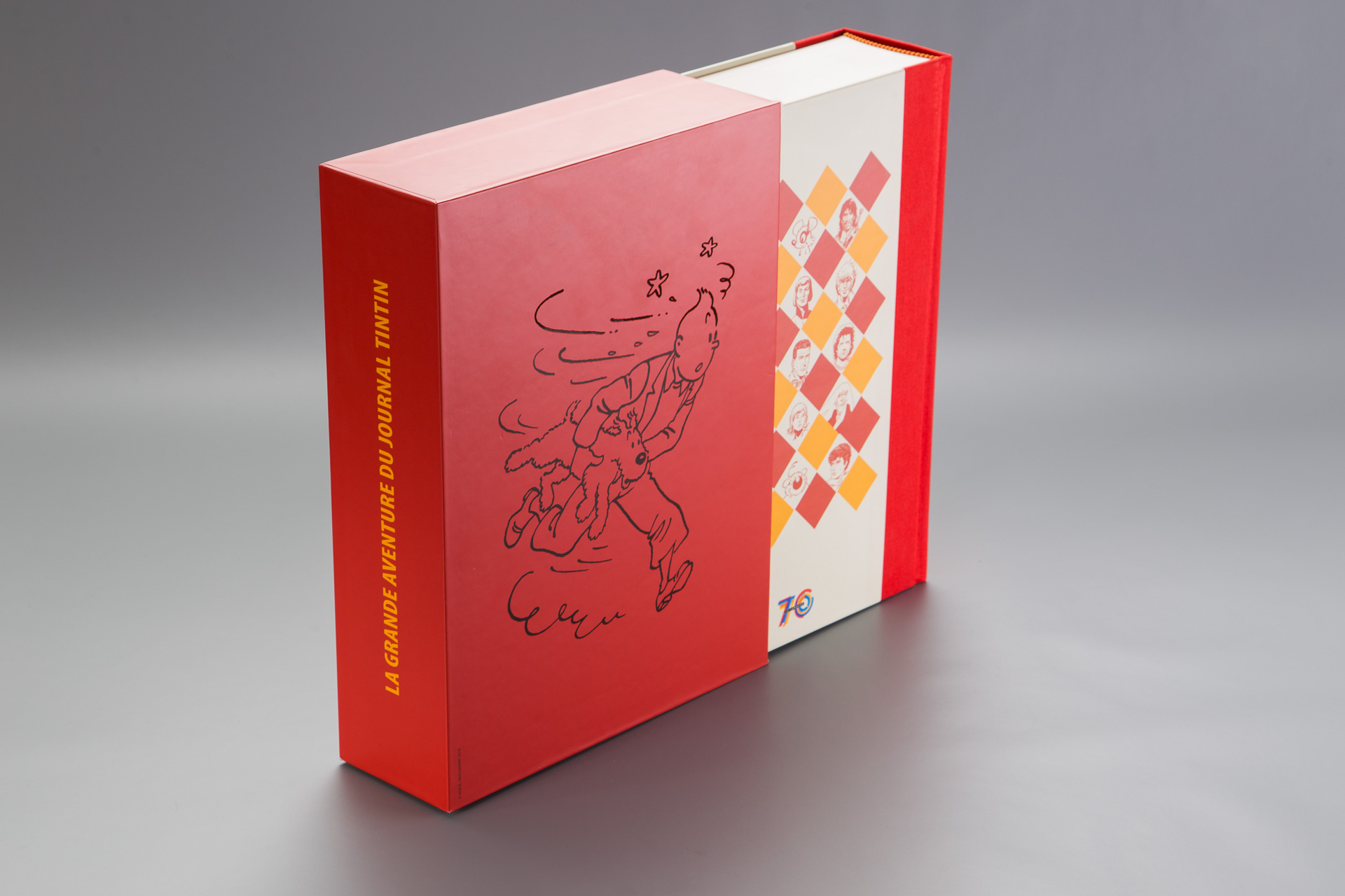 czerwone rowkowane etiu z ksiazka img 1378 edit