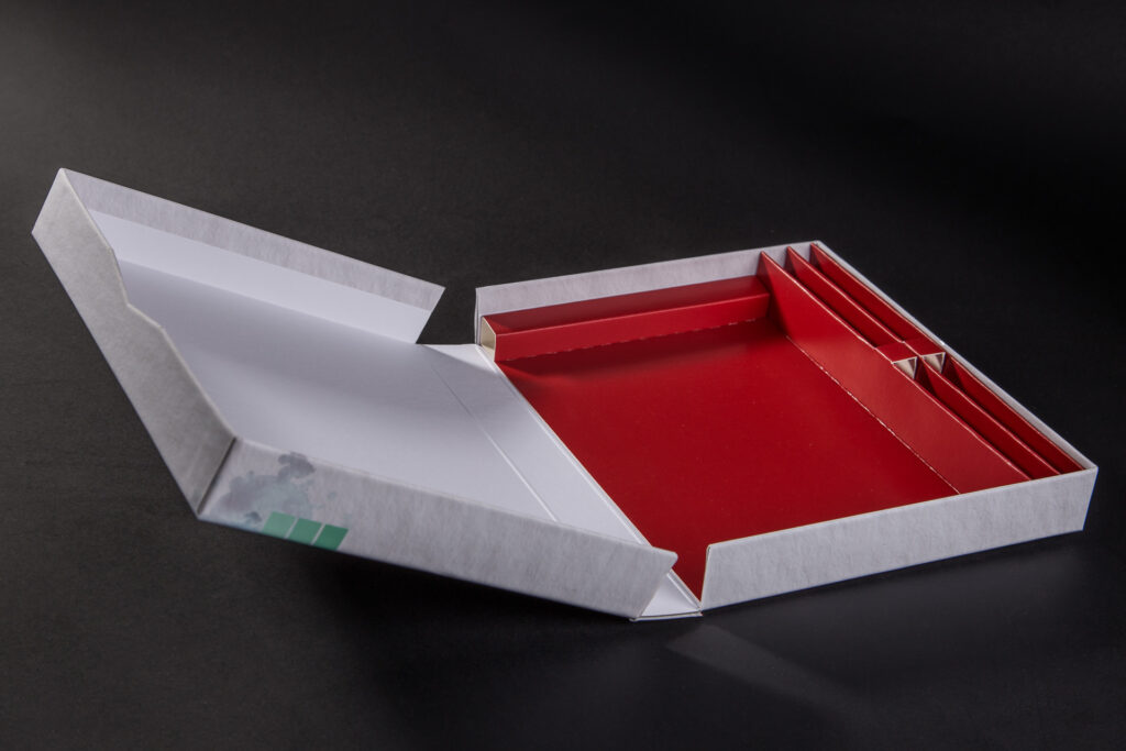 kartonowa wkladka do pudelka clam shell img 1247 edit