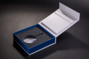 Box with additional pocket with rubber.