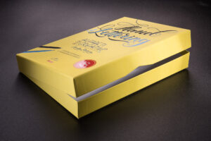 lekko otwarte pudelko clam shell e42a1772