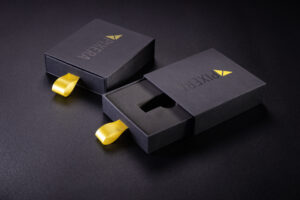 Luksusowe pudełko szufladkowe z wstazeczka i twardą czarną pianką typu EVA 