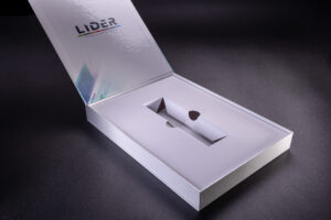 Box with cartoon innlay.