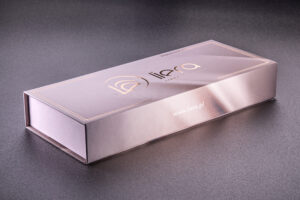 Magnetic clousure box for nail vanish.