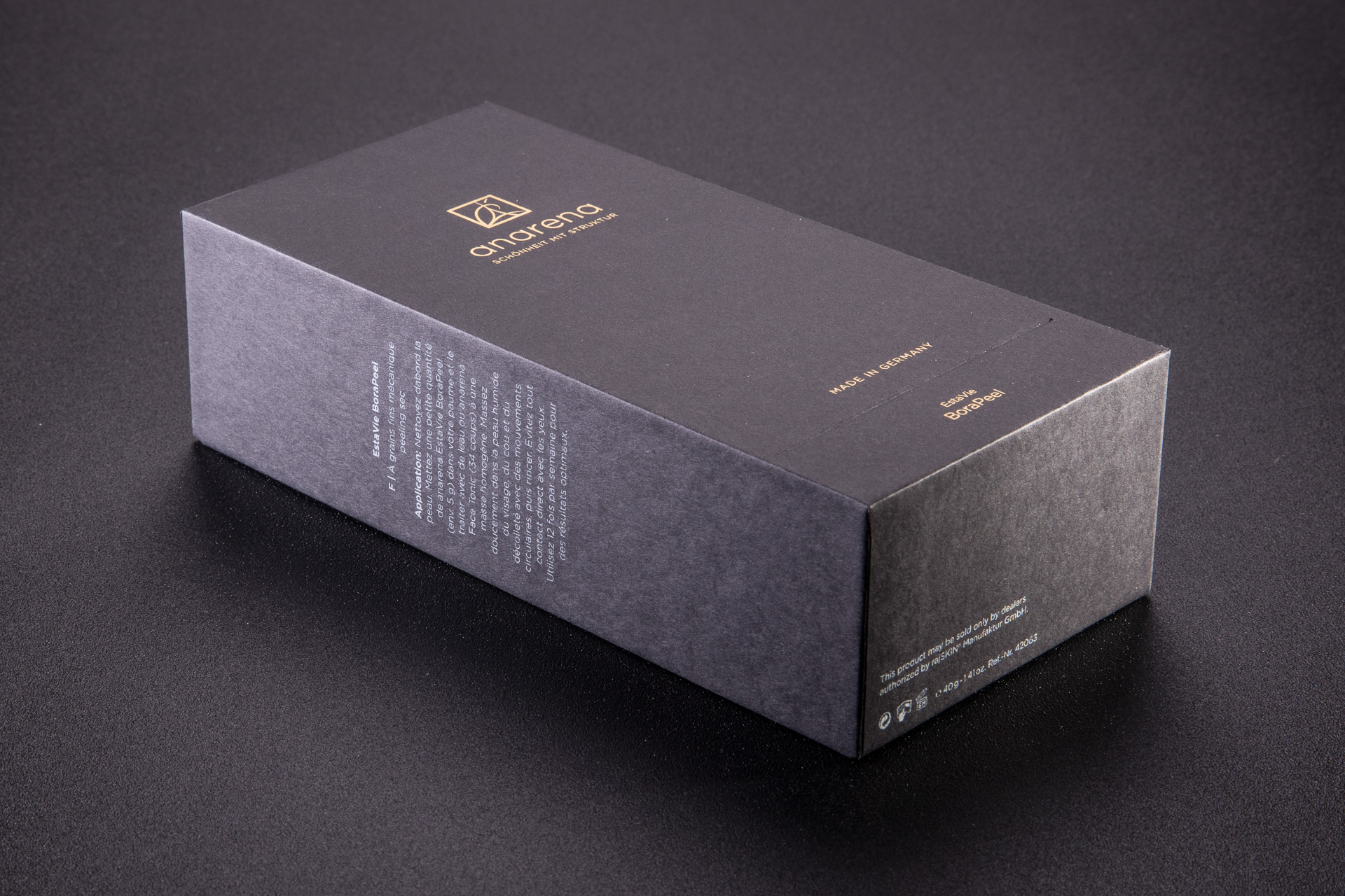 Rowkowanie tektury pozwala na uzyskanie efektu premium. Wszystkie krawędzie idealnie ostre. 