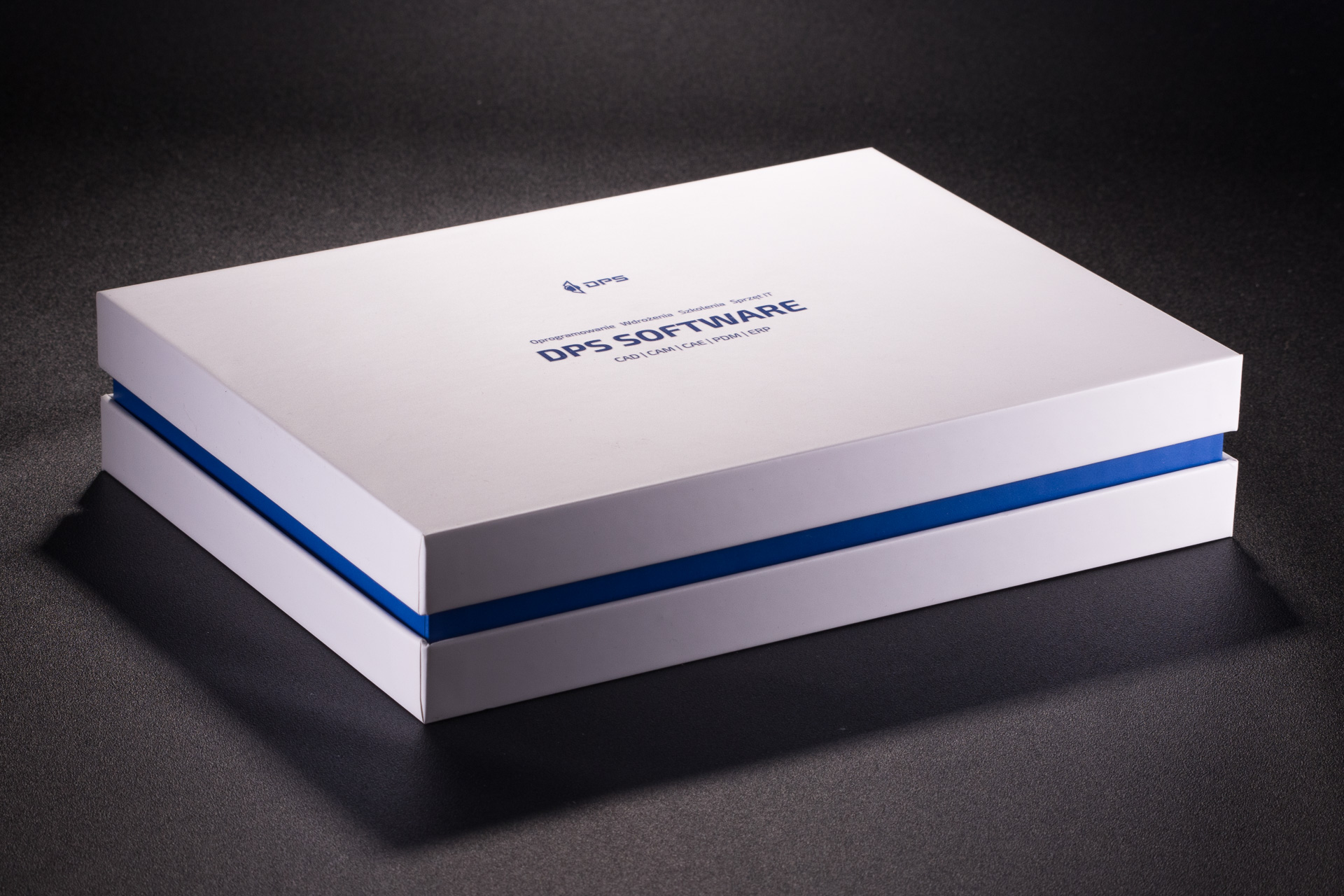 Zamknięte pudełko z burtą. Nadruk offsetem folia matowa nierysująca. 