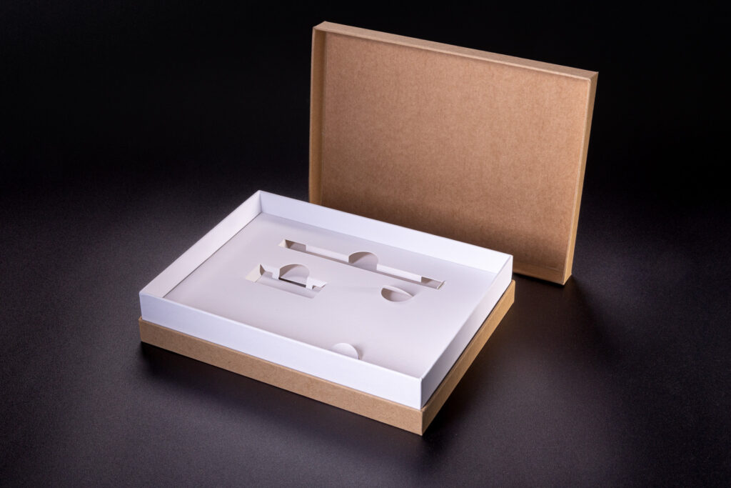 pudelko z szara okleina i wkladka kartonowa e42a2665 edit