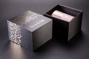 Hot Stamp corresponding to the graphics on the product packed in a box