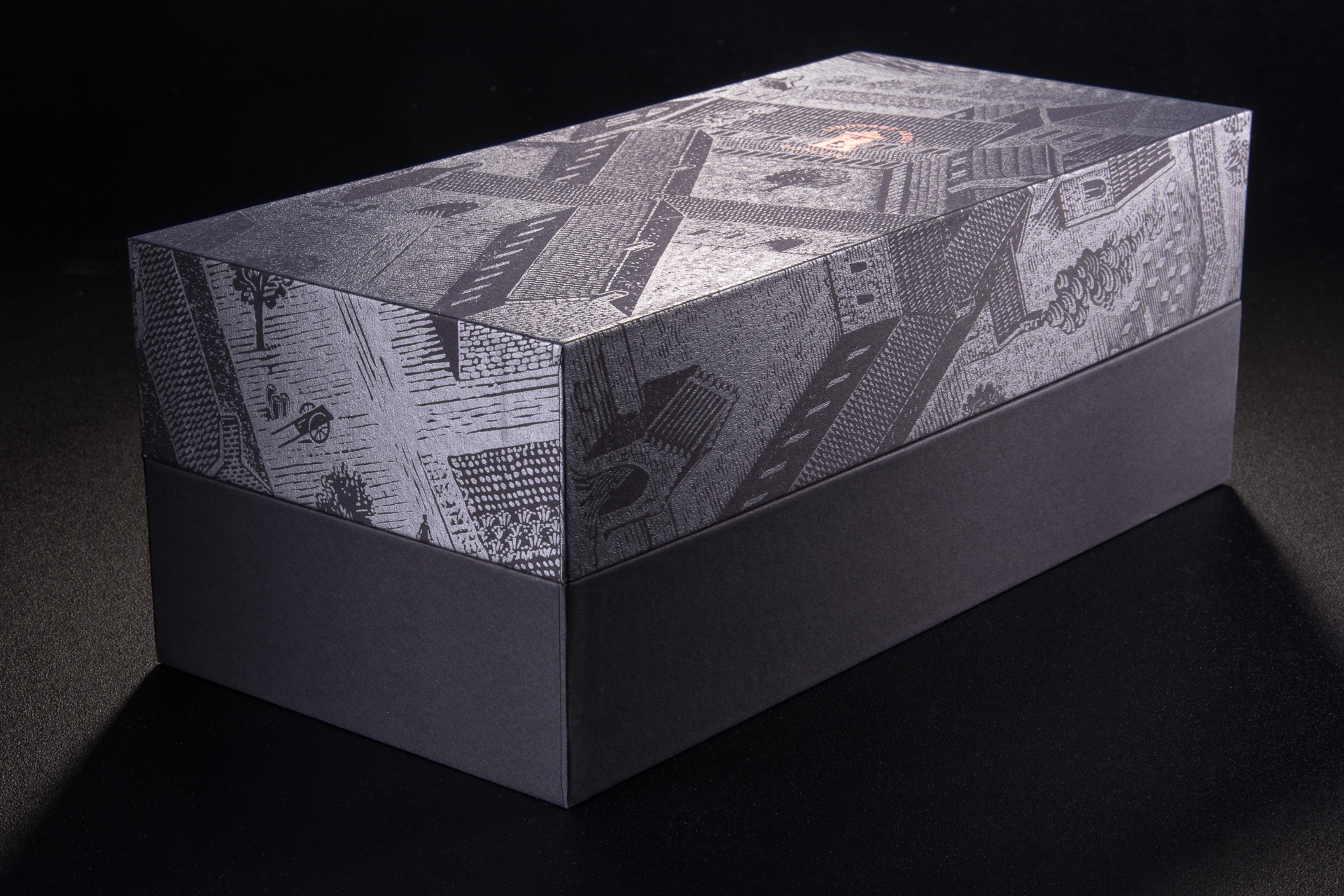 Oklejarka pudełka premium zadrukowana sitodrukiem. Luksusowe pudełko na alkohol. 