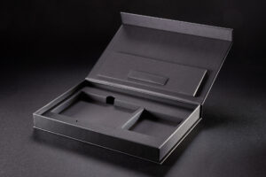 czarne pudelko magnetyczne z duza iloscia dodatkow e42a6108 edit