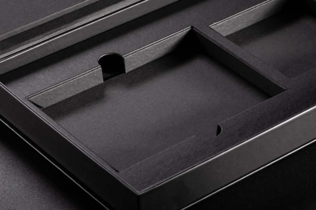 otwor z koszyczkiem w wypelnieniu pudelka e42a6124 edit