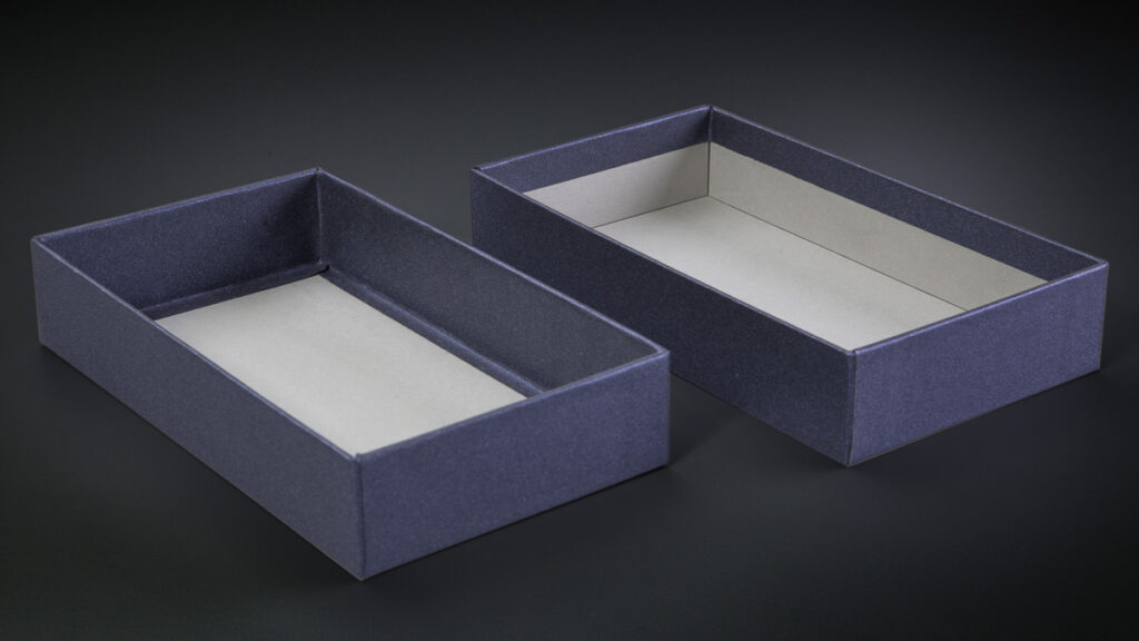 Porównanie zawinięć wewnątrz korpusu pudełka rigidbox. Zawinięcia standardowe krótkie i wydłużone na całą wysokość ścianki.