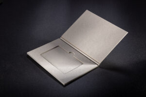 Ekologiczne etiu na karty lojalnościowe i prezentowe.