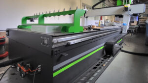 ploter frezujacy seron 1325 expert widok z tabliczka znamionowa